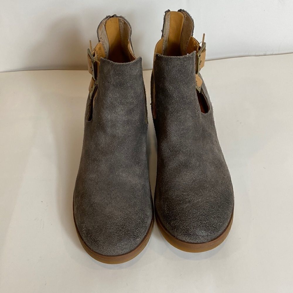 Korks gray suede leather heeled booties size 8 M